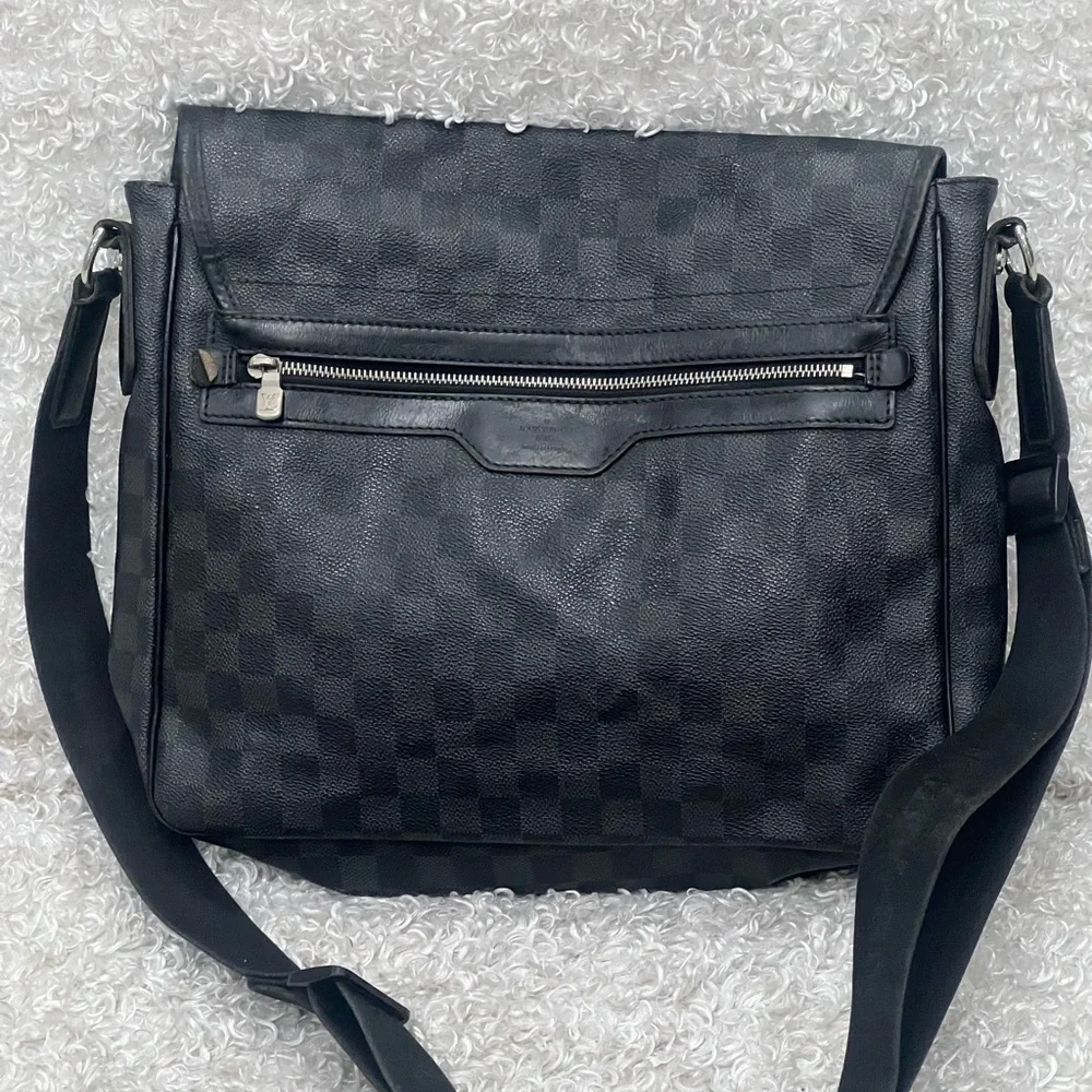 Louis Vuitton Damier Graphite Canvas Daniel MM Mesenger Bag